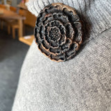 【黒柿】ブローチ コスモス